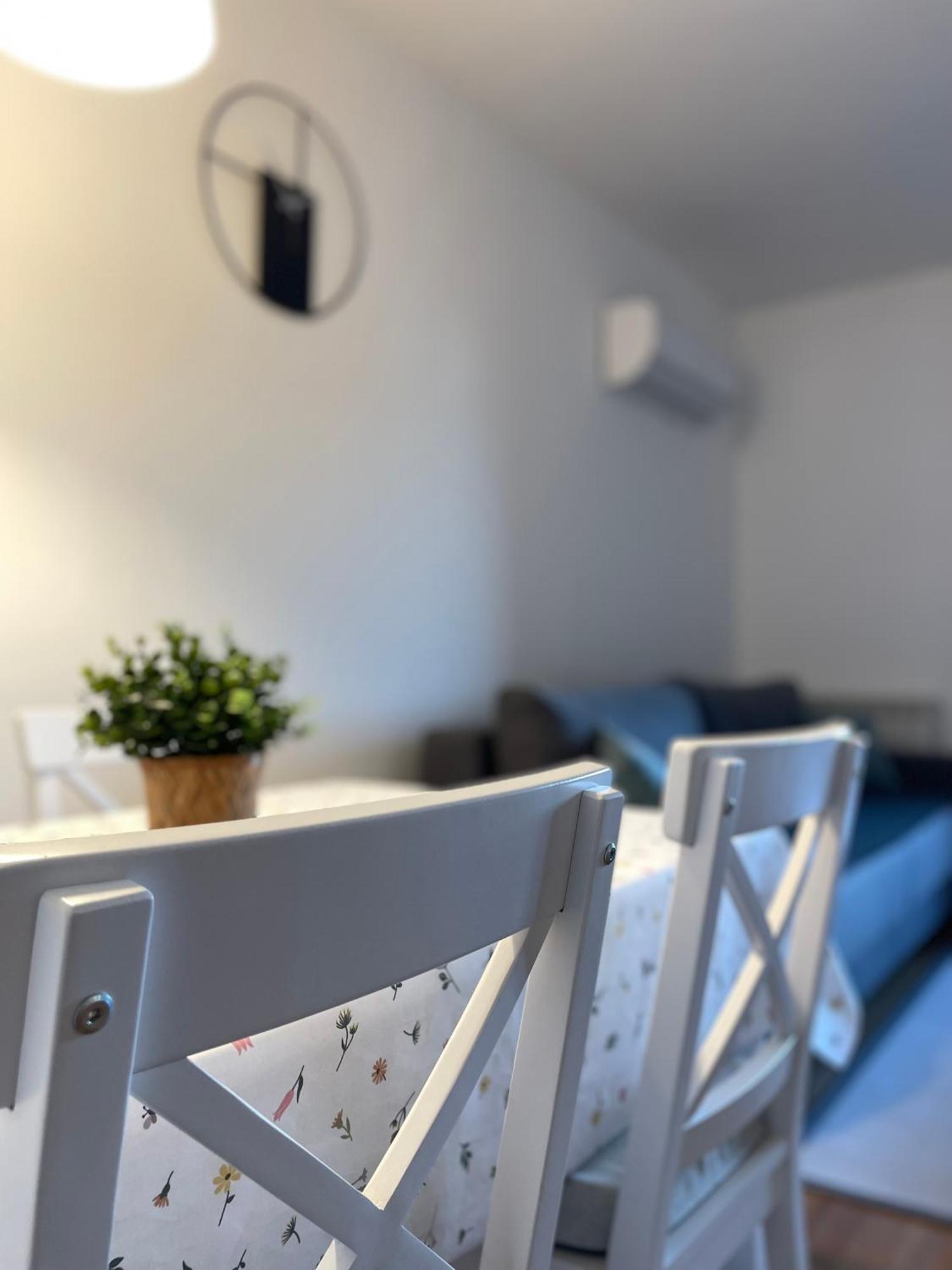 Luni Apartment *